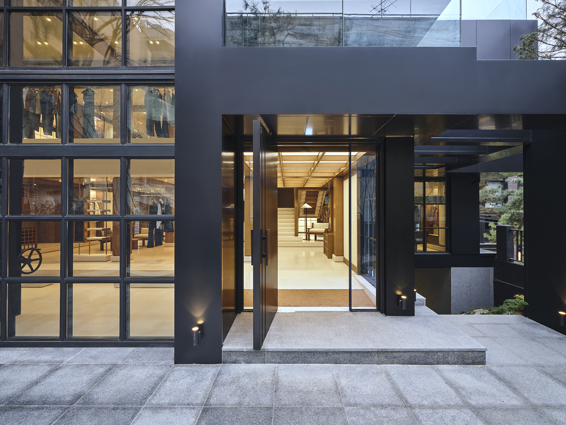 아미, 한남동에 글로벌 최대 플래그십 오픈…한옥 감성 담았다 27-Image